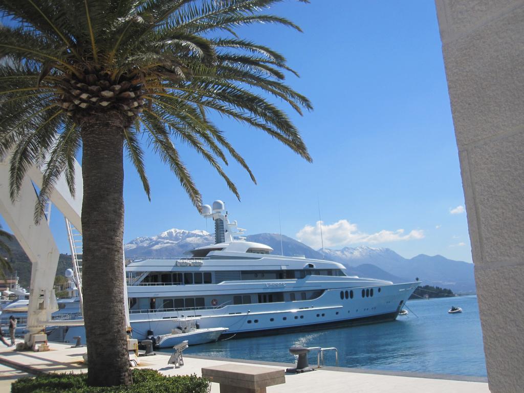 Apartments Delfin Tivat Exterior foto